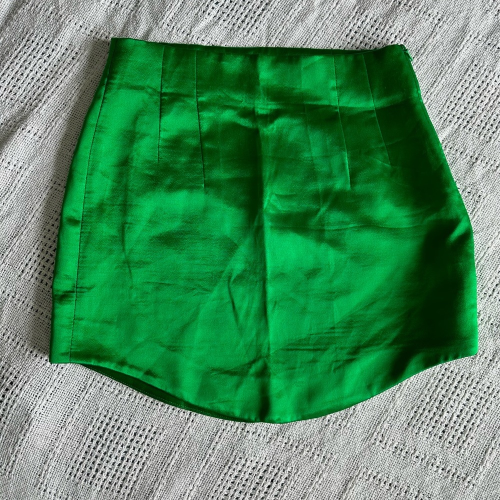SOLD Zara Satin/Metallic Green Mini Skirt 
Original Price - $40 
Size - XS